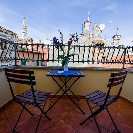 Alice Apartment With Balcony Rovigno Esterno foto